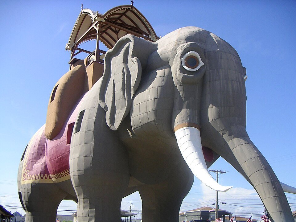Lucy the Elephant vista desde un ángulo bajo en Margate