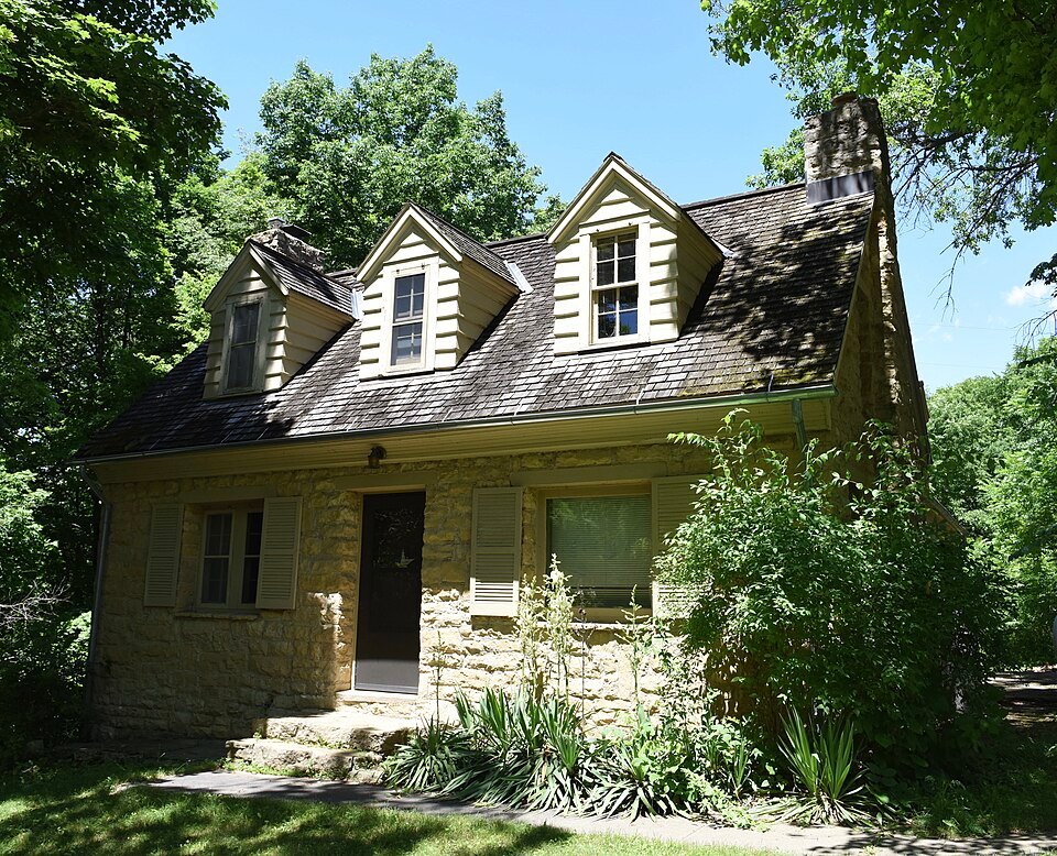 La casa del guardián, un edificio de piedra de estilo rústico en Maquoketa Caves State Park