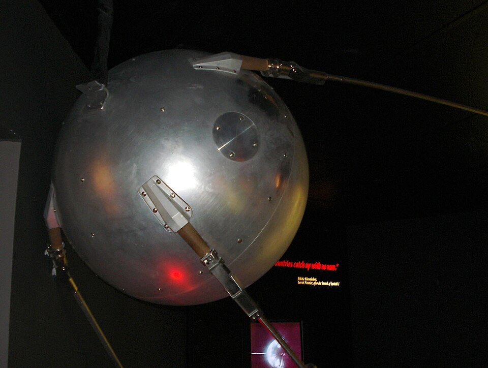 Flight-ready backup of Sputnik 1 on display