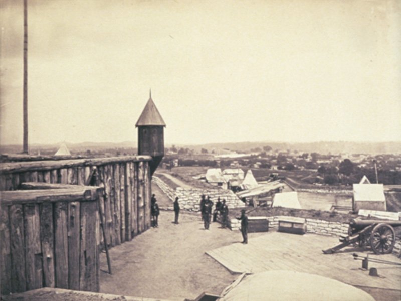 Fort Negley in 1864: a timber-walled parapet with a lookout turret, soldiers and a cannon