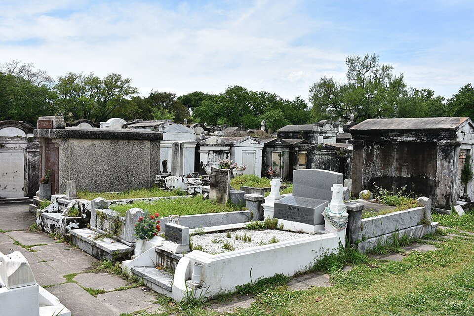 Family tombs, from low plots to taller vaults, at Lafayette Cemetery No. 1