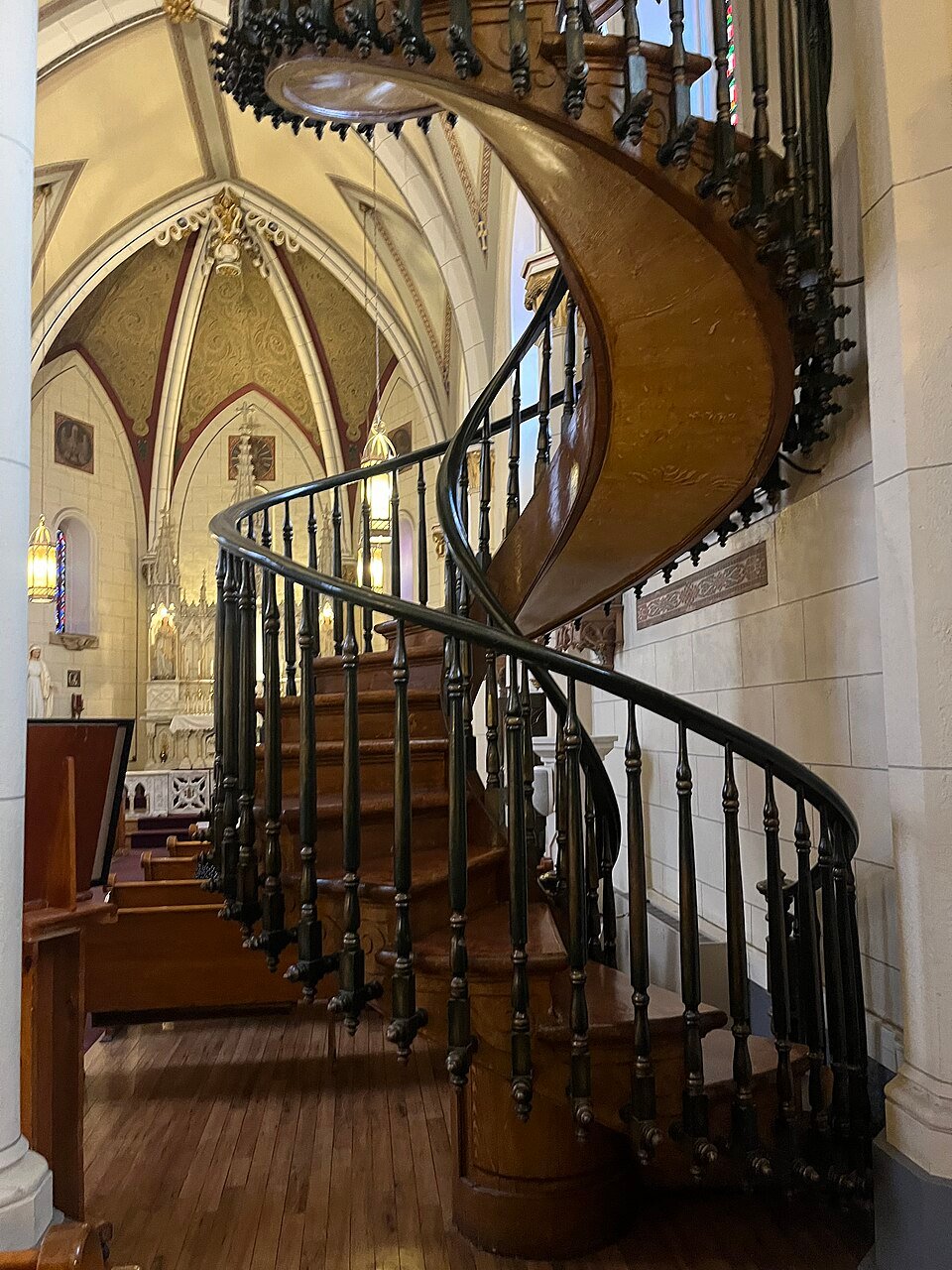 La escalera de caracol hacia el coro en Loretto Chapel