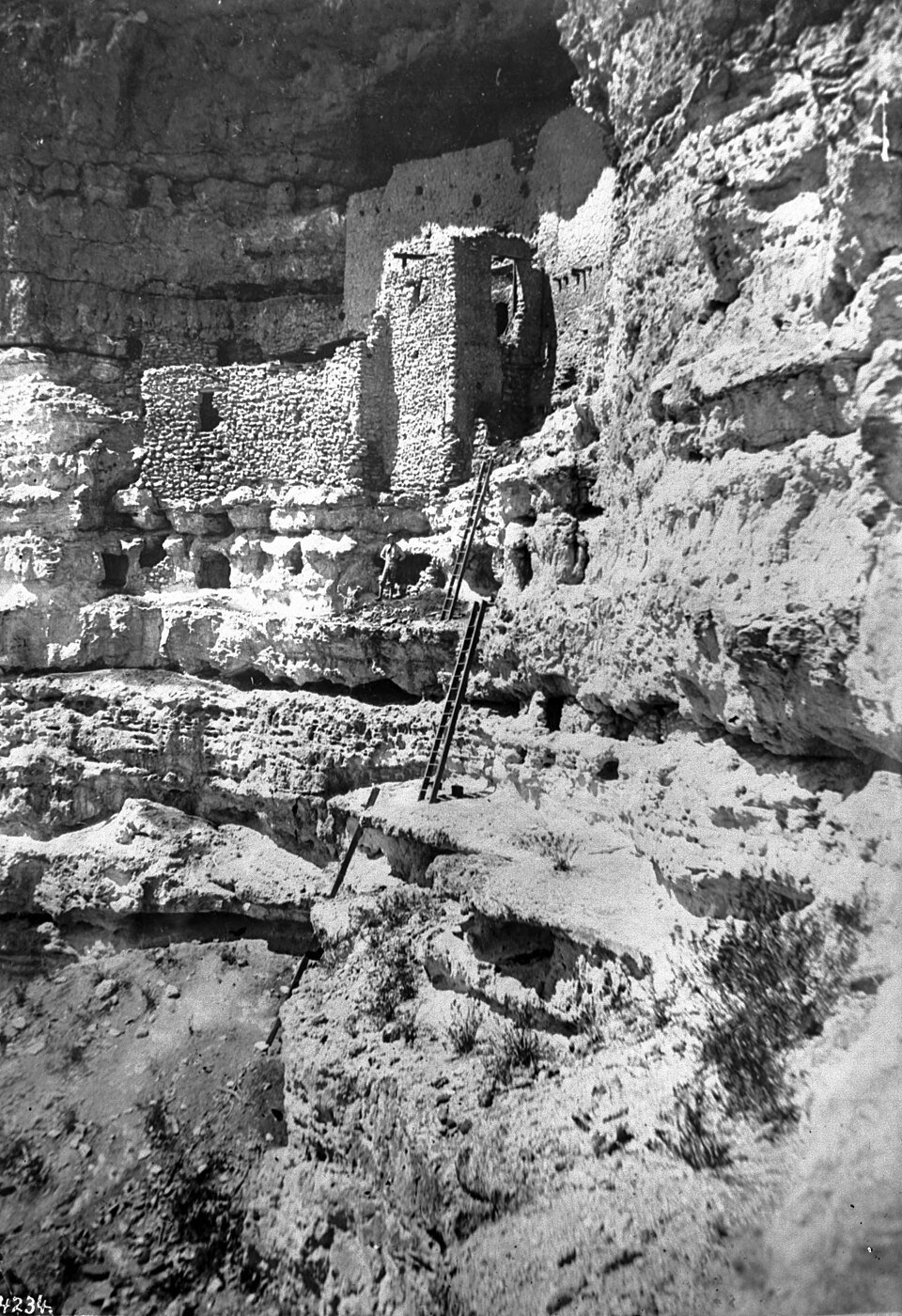 Montezuma’s Castle near Camp Verde, Arizona, with ladders against the cliff, in a photograph from about 1893 to 1900