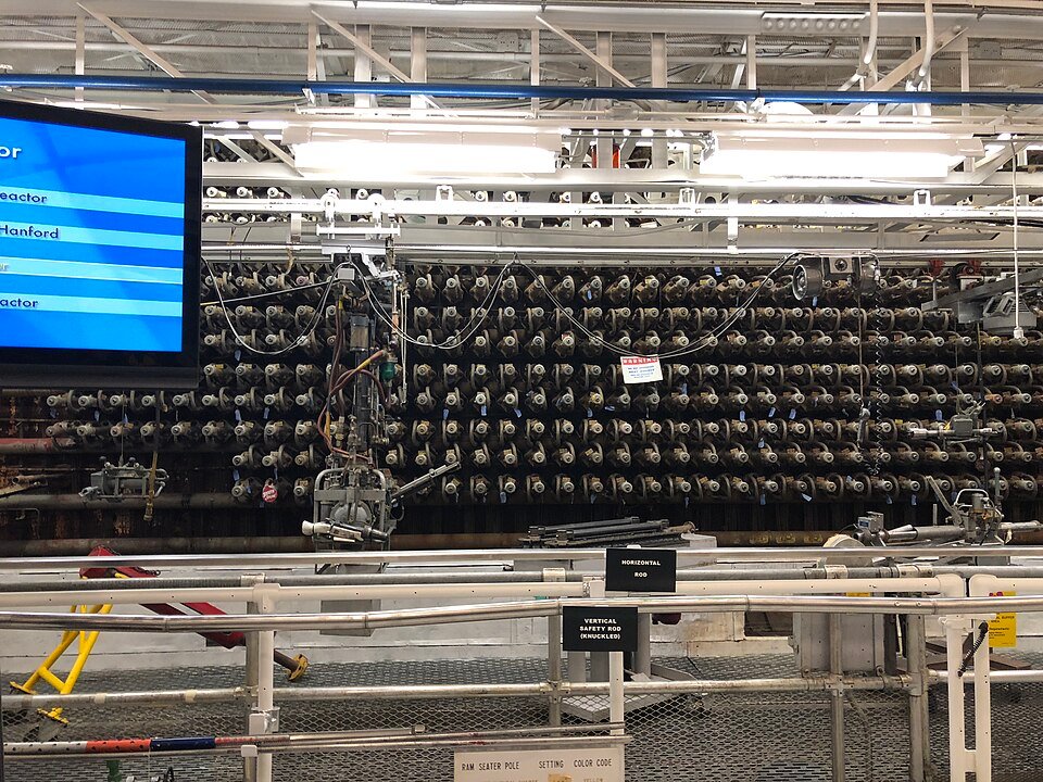 The reactor face with its crane, 2018